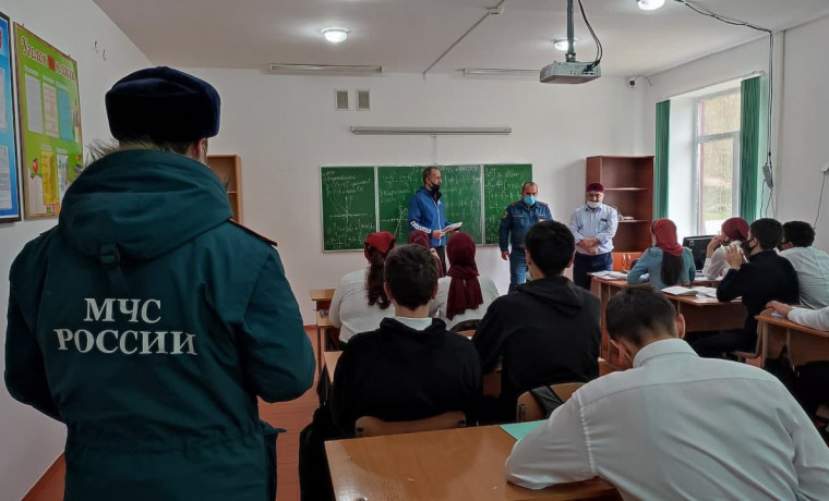 О правилах обращения с пиротехникой рассказали школьникам Чеченской Республики