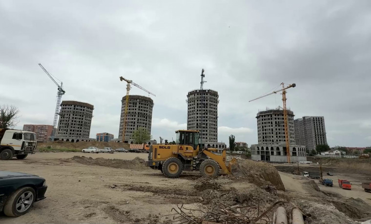 В районе Путина строят новую десятиполосную дорогу