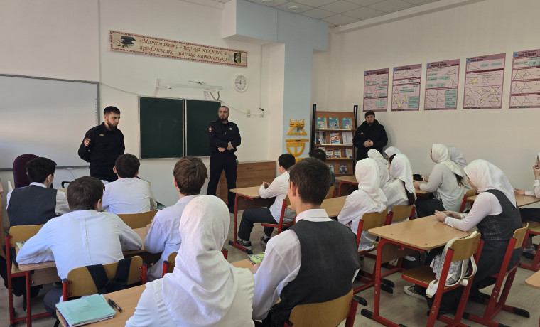 В Серноводской школе прошел «Урок мужества» с участием сотрудников правоохранительных органов