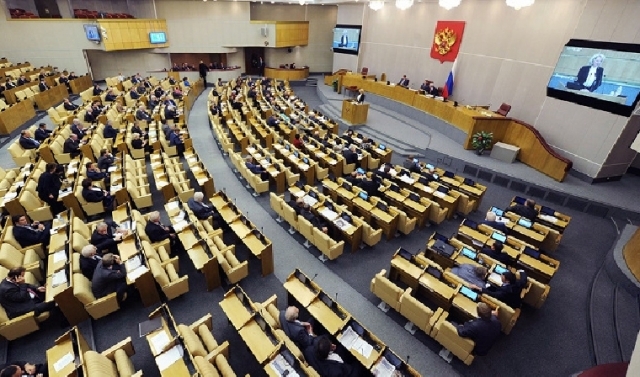 В Госдуме предложили продлить летние каникулы до октября