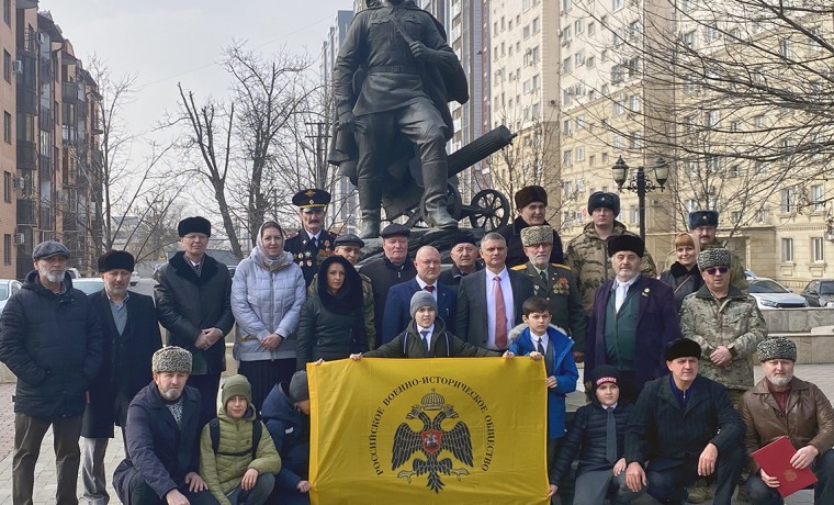 В ЧР военнослужащие ОГВ(с) приняли участие в памятном мероприятии