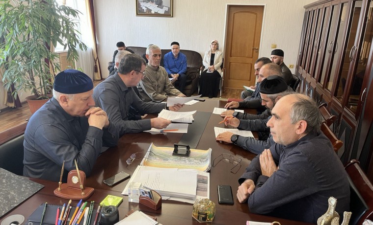 Ход работ на объектах дорожного нацпроекта обсудили в Минавтодоре Чеченской Республики
