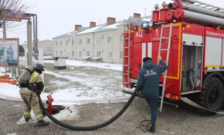Совместное пожарно-тактическое занятие Росгвардии и МЧС прошло в Грозном