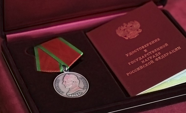 Владимир Макеев вручил государственные награды военнослужащим ведомства