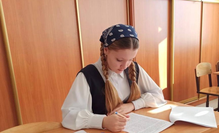 В Грозном стартовал школьный этап Всероссиской олимпиады по литературе