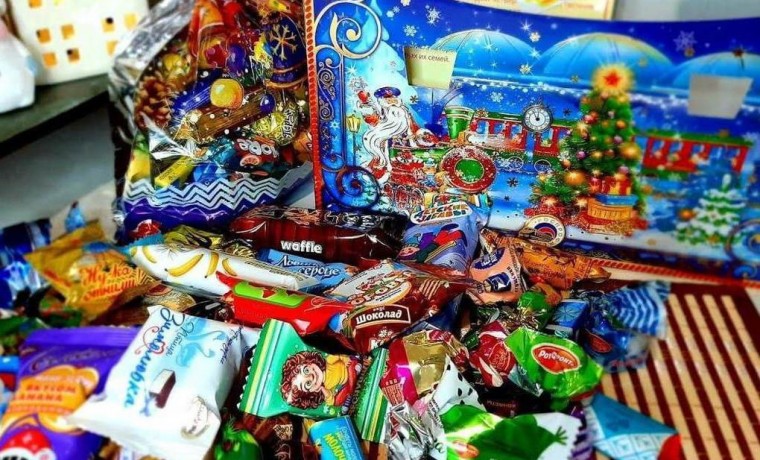 Обучающиеся начальных классов школ ЧР получили новогодние подарки от РОФ им. А.-Х. Кадырова