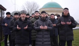 Представители чеченской молодежи почтили память Ахмата-Хаджи Кадырова