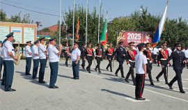 В Грозном военный оркестр Росгвардии поздравил учащихся суворовского военного училища с Днём знаний
