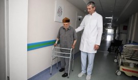 Пожилому пациенту в ЧР успешно заменили тазобедренный сустав после тяжелого перелома