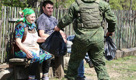 Рамзан Кадыров показал, как чеченские бойцы помогают брошенным старикам в Донбассе