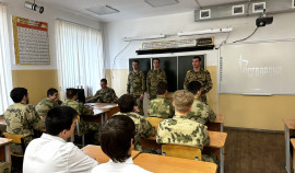 Курсанты Пермского военного института Росгвардии рассказали грозненским школьникам о своей учёбе
