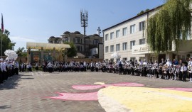 В Урус-Мартановском районе прошли торжественные линейки ко Дню знаний