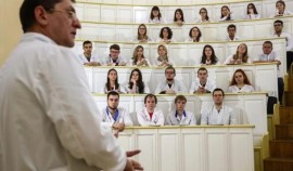 В Госдуме предложили закрепить право на жилье для выпускников медвузов на время практики