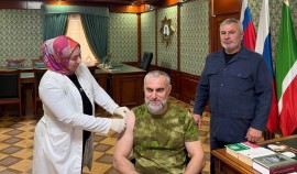Шарип Делимханов поддержал прививочную кампанию против гриппа