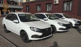 РОФ им. А.-X. Кадырова выделил три новых автомобиля настоятелям христианских храмов ЧР