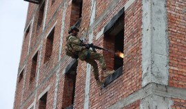 Сотрудники ОМОН из Чеченской Республики удостоены права ношения геральдического знака