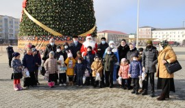 В Грозном для детей из малообеспеченных семей организовали поход на столичную ёлку