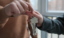 Выдачи рыночной ипотеки в июне достигли уровня льготной