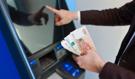 Спрос на снятие наличных у россиян снижается