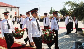 Военный оркестр грозненского соединения Росгвардии поздравил суворовцев с Днем знаний