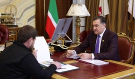 Рамзан Кадыров провел рабочую встречу с управляющим Отделением СФР по ЧР Мохмад-Эми Ахмадовым