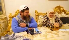 Рамзан Кадыров поздравил Аймани Несиевну с праздником Ид аль-Фитр
