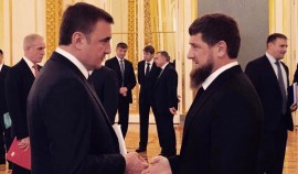 Алексей Дюмин поздравил Рамзана Кадырова с 20-й годовщиной принятия Конституции ЧР
