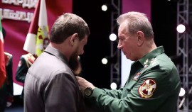 Виктор Золотов вручил Рамзану Кадырову медаль «За боевое отличие»