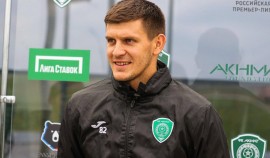 ФК «Ахмат» готовится к выездному матчу с «Локомотивом»: Даниил Хлусевич поделился ожиданиями| грозный, чгтрк