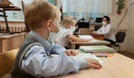 Минпросвещения назвало стабильной ситуацию с COVID-19 в школах России