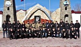 Сотрудники ОМОН «АХМАТ-1» провели День открытых дверей для активистов молодежных организаций