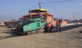 В Грозном ведутся работы по укладке асфальта в Ахматовском районе
