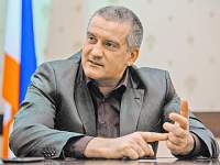С. Аксенов вручил медаль Р. Кадырову "За освобождение Крыма"