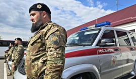 Сотрудники ОМОН «АХМАТ-1» присоединились к Всероссийской акции «Бессмертный автополк»| грозный, чгтрк