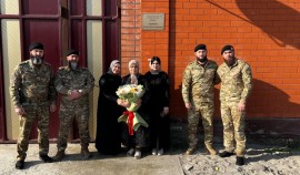 Сотрудники Росгвардии в Чеченской Республике навестили матерей погибших сотрудников
