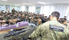  Сотрудники ОМОН «АХМАТ-1» провели патриотическое мероприятие для студентов Военного учебного центра