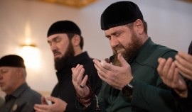 Рамзан Кадыров совершил праздничный Ид-намаз в мечети имени Абдулхамида Кадырова