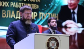 Рамзан Кадыров поздравил медработников ЧР с 26-летием регионального Минздрава| грозный, чгтрк