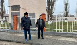 Партийцы «Единой России» оценили строительство новой школы в селе Новотерское