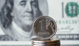 Официальный курс доллара опустился до 62,06 рубля