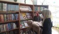 В детской библиотеке ЧР открылась книжная выставка «Памятный май», посвященная Дню Победы