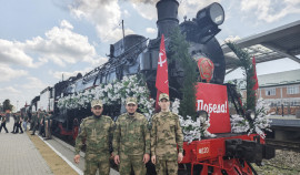 Росгвардейцы приняли участие во встрече ретро-поезда «Победа» в Гудермесе