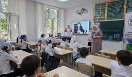 В Урус-Мартане прошло мероприятие, посвящённое 75-летию Ахмата-Хаджи Кадырова| грозный, чгтрк