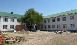 Хож-Бауди Дааев проверил ход капитального ремонта школ Шелковского района