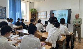 Госавтоинспекторы Гудермеса встретились со студентами педколледжа