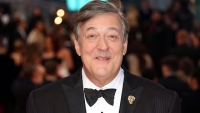 Стивен Фрай на церемонии вручения BAFTA пошутил, что победителей выбрали российские хакеры