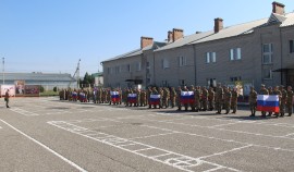 Военнослужащие грозненского соединения Росгвардии отметили День Государственного флага России