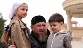 Рамзан Кадыров в Ид аль-Фитр принимал гостей и сам навещал родственников и соратников