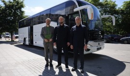 Иса Ибрагимов передал новый транспорт Государственному театру юного зрителя