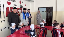 В Чеченской Республике стартовал мониторинг качества и безопасности школьного питания| грозный, чгтрк